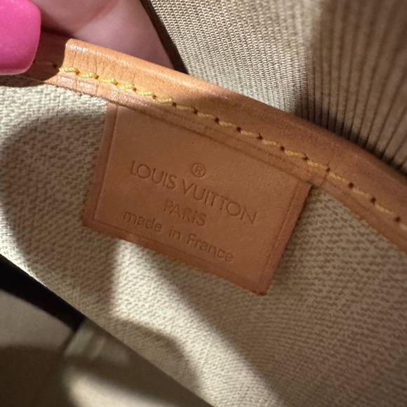 Louis Vuitton Excursion Bag - Picture 11 of 17